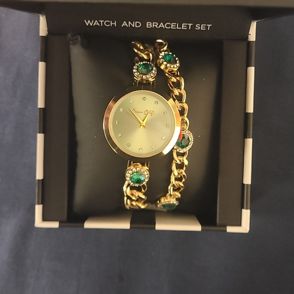 Gold and Green Women\'s Watch and Bracelet Set